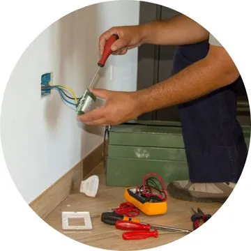 Eletricista Comercial em Santo André SP Reparo de Curto-Circuito com Diagnóstico Técnico 2